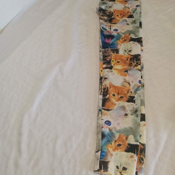 Cats design legging SMALL slightly stretchy - Picture 3 of 8